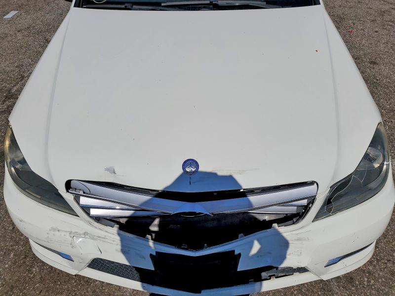 Продажа на аукционе авто 2012 Mercedes-benz C, vin: WDDGF4HB9CA602510, номер лота: 60901576