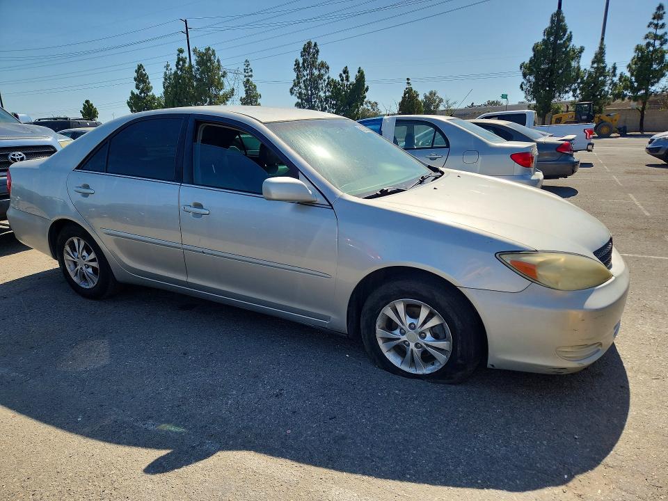 61583336 :رقم المزاد ، 4T1BF32K74U573382 vin ، 2004 Toyota Camry مزاد بيع