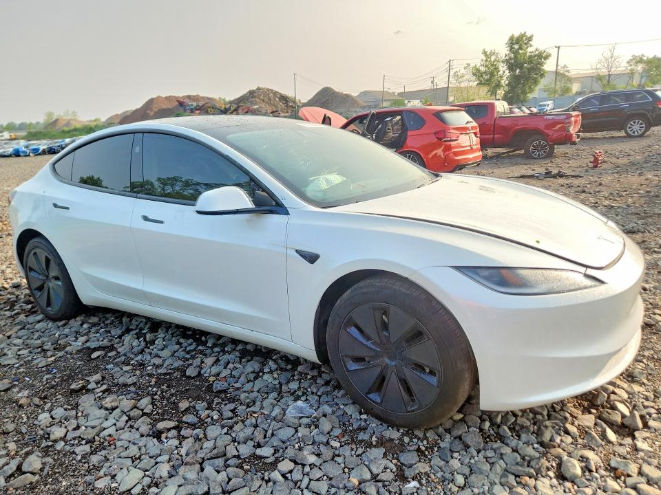 61310606 :رقم المزاد ، 5YJ3E1EA5SF980397 vin ، 2025 Tesla Model 3 مزاد بيع