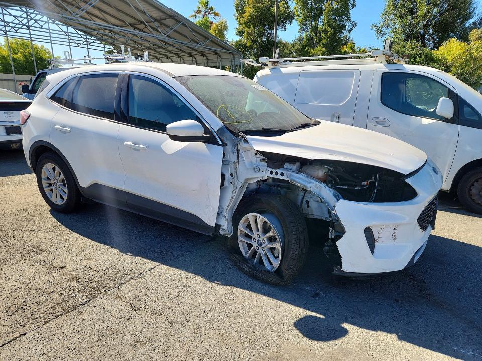 Продажа на аукционе авто 2020 Ford Escape, vin: 1FMCU9G64LUA13388, номер лота: 62071886
