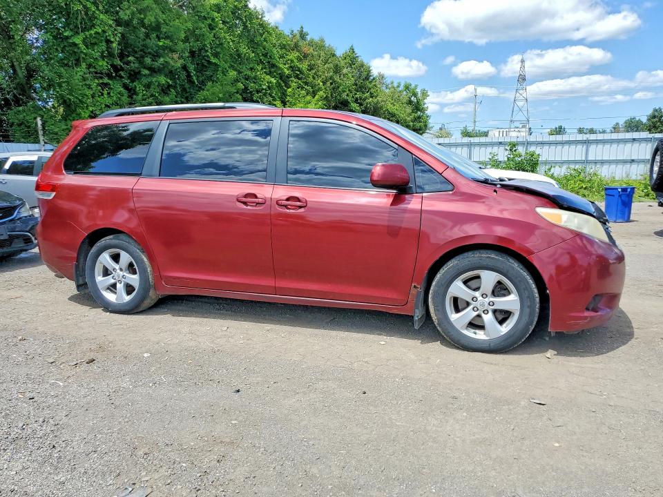 61852916 :رقم المزاد ، 5TDKK3DC2BS070351 vin ، 2011 Toyota Sienna مزاد بيع