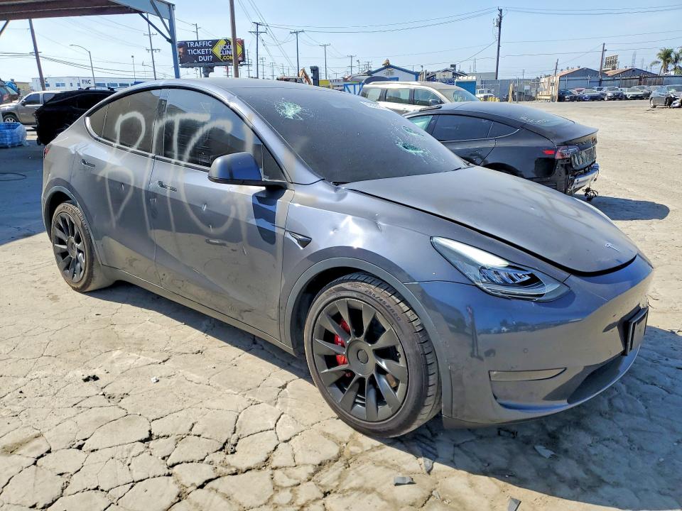 61635176 :رقم المزاد ، 5YJYGDEF1LF000114 vin ، 2020 Tesla Model Y مزاد بيع