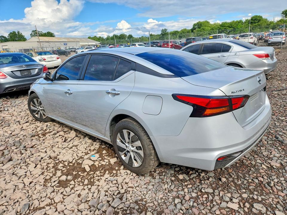 62331136 :رقم المزاد ، 1N4BL4BV7MN365063 vin ، 2021 Nissan Altima مزاد بيع
