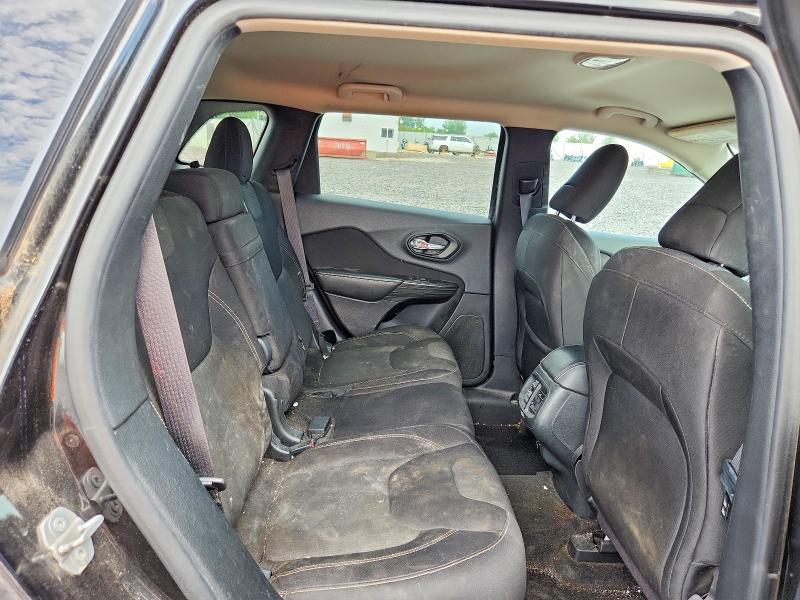 60405956 :رقم المزاد ، 1C4PJMCS5FW744943 vin ، 2015 Jeep Cherokee مزاد بيع