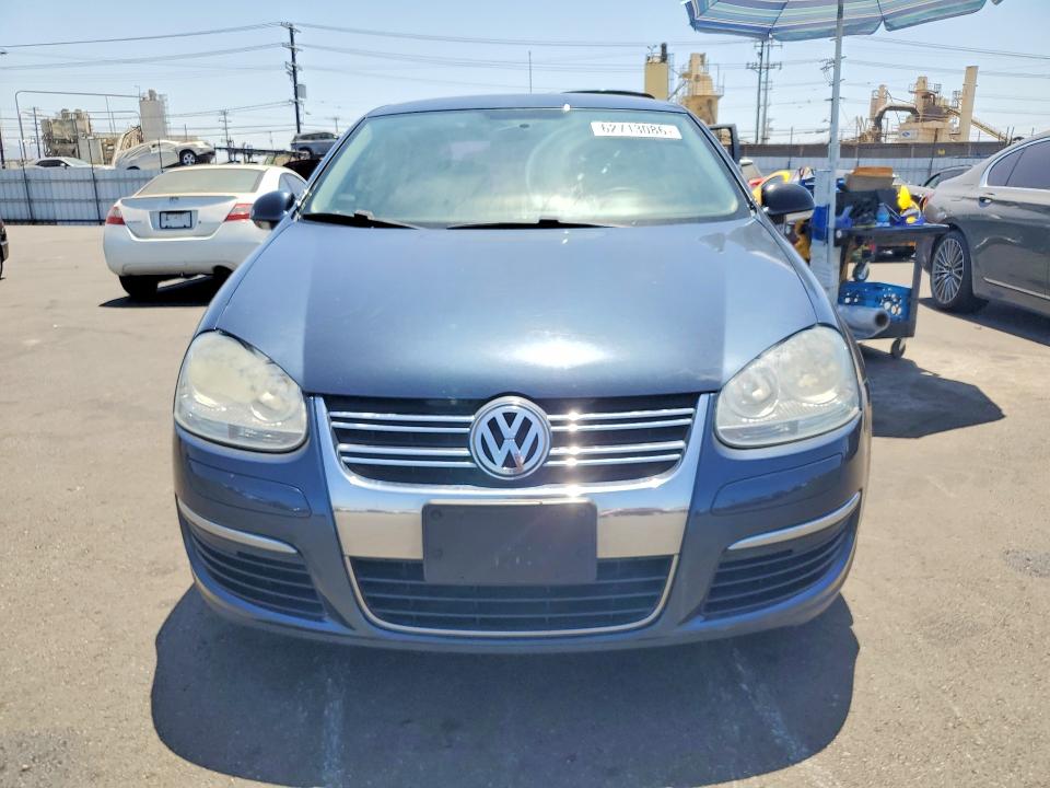 62713086 :رقم المزاد ، 3VWAZ7AJ4AM128165 vin ، 2010 Volkswagen Jetta مزاد بيع