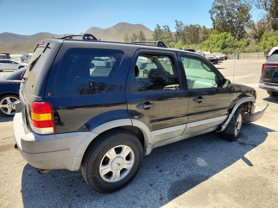 60639826 :رقم المزاد ، 1FMCU04181KB93231 vin ، 2001 Ford Escape مزاد بيع