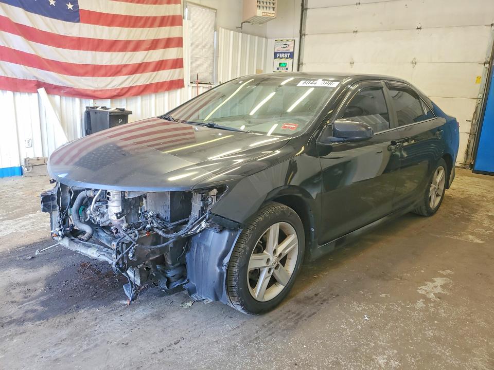 60441896 :رقم المزاد ، 4T1BF1FK6CU098742 vin ، 2012 Toyota Camry مزاد بيع