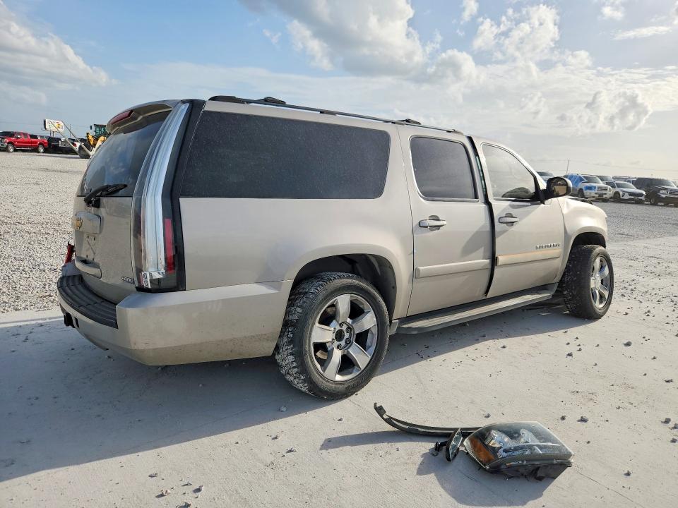 61431496 :رقم المزاد ، 1GNFC16007J237985 vin ، 2007 Chevrolet Suburban مزاد بيع