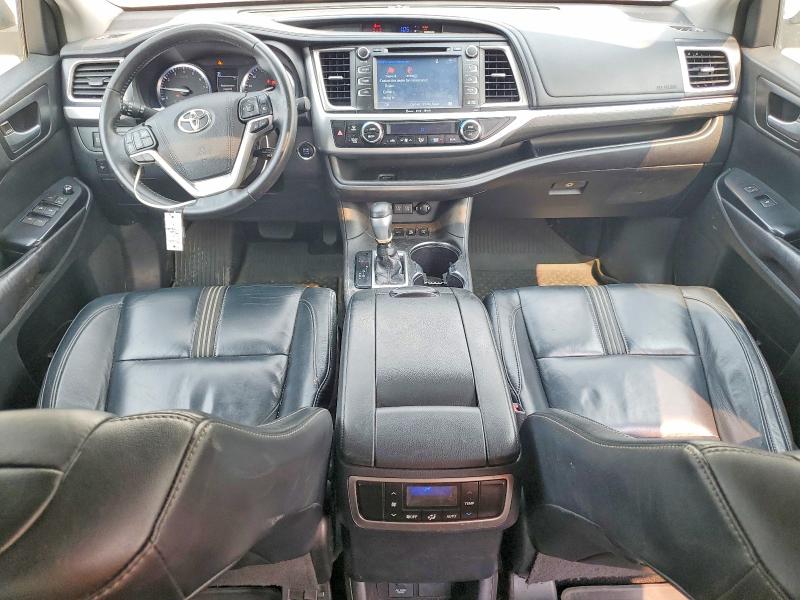 61020666 :رقم المزاد ، 5TDJZRFH3HS517684 vin ، 2017 Toyota Highlander مزاد بيع