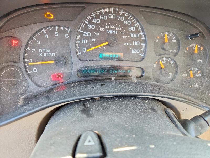 63351526 :رقم المزاد ، 3GNFK16Z85G210680 vin ، 2005 Chevrolet Suburban مزاد بيع