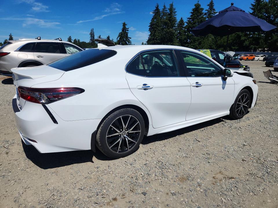 2024 Toyota Camry Hybrid მანქანა იყიდება აუქციონზე, vin: 4T1G31AK3RU628941, აუქციონის ნომერი: 62140196
