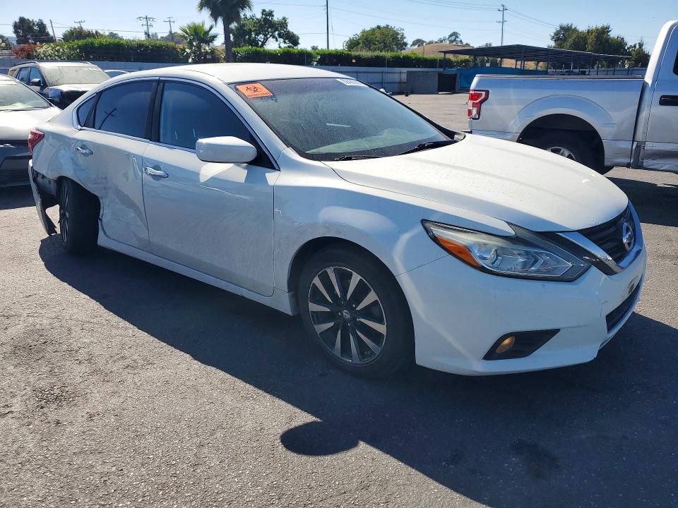 Продаж на аукціоні авто 2018 Nissan Altima, vin: 1N4AL3AP9JC163826, номер лоту: 60428986
