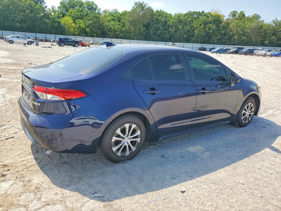 61470046 :رقم المزاد ، JTDEAMDE0NJ040404 vin ، 2022 Toyota Corolla مزاد بيع