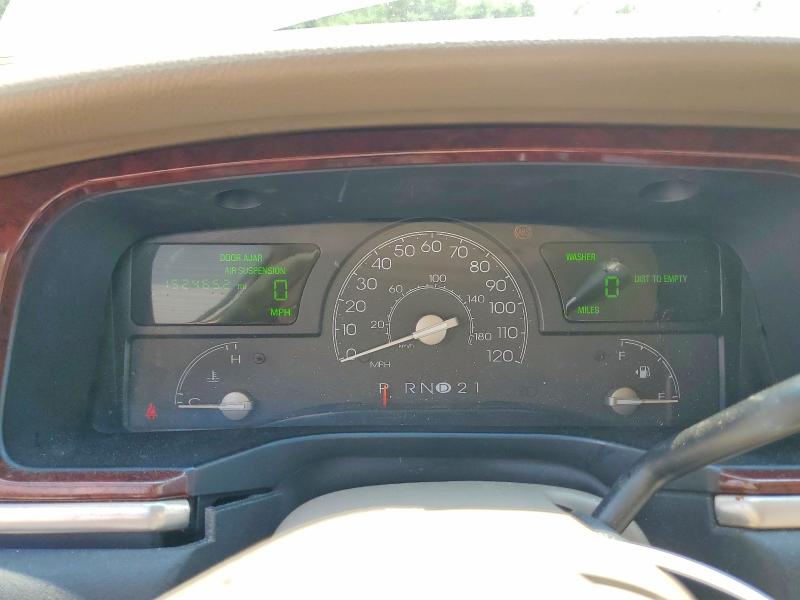 61221836 :رقم المزاد ، 1LNHM81W04Y679666 vin ، 2004 Lincoln Town Car مزاد بيع