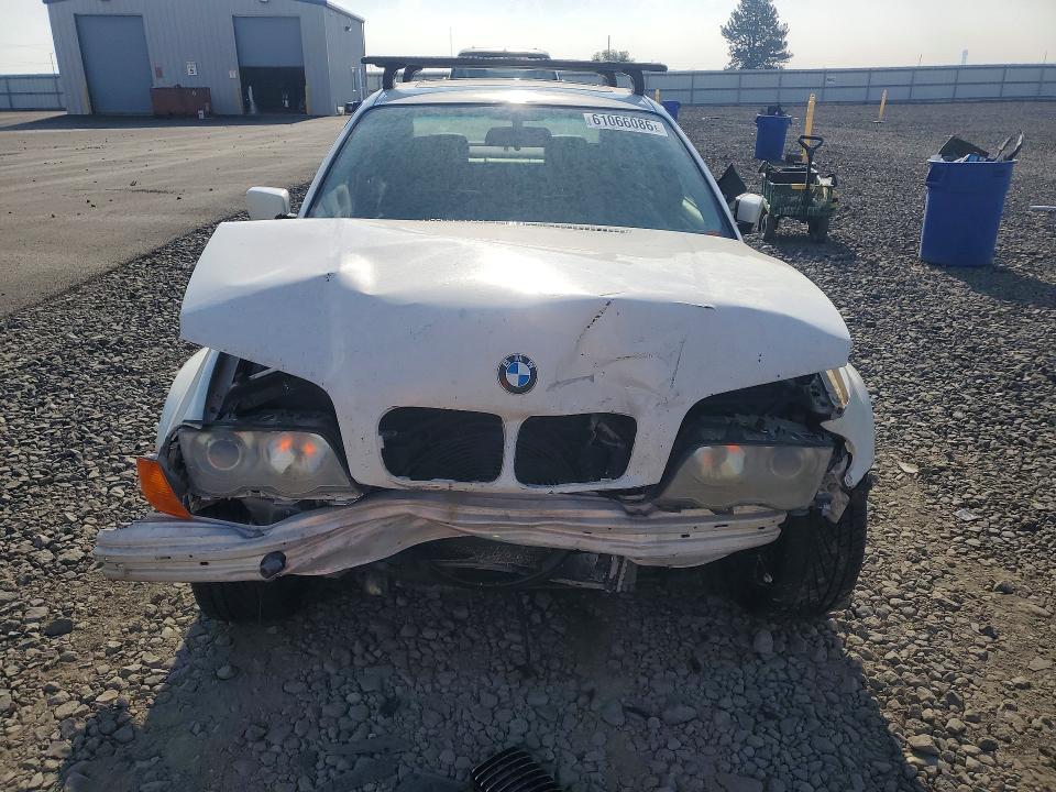 61066086 :رقم المزاد ، WBAAV53461JS96877 vin ، 2001 Bmw 330 مزاد بيع