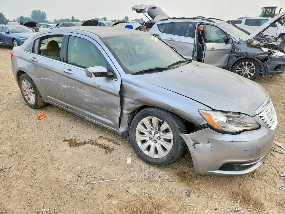 61360396 :رقم المزاد ، 1C3CCBAB0EN122128 vin ، 2014 Chrysler 200 مزاد بيع