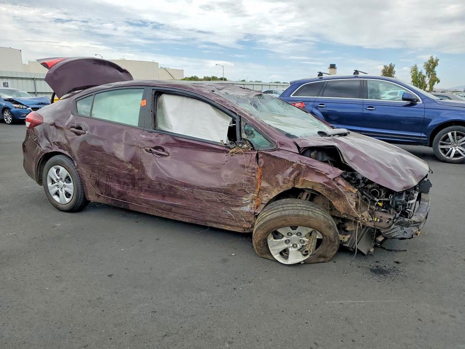 61041736 :رقم المزاد ، 3KPFK4A77JE211907 vin ، 2018 Kia Forte مزاد بيع