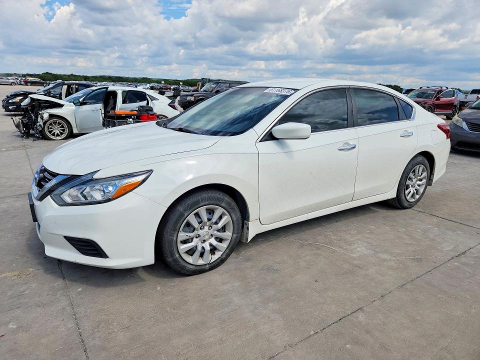 Продаж на аукціоні авто 2018 Nissan Altima, vin: 1N4AL3AP6JC220810, номер лоту: 61168376