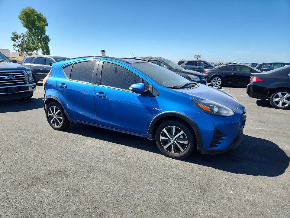 59682166 :رقم المزاد ، JTDKDTB37J1606591 vin ، 2018 Toyota Prius C مزاد بيع