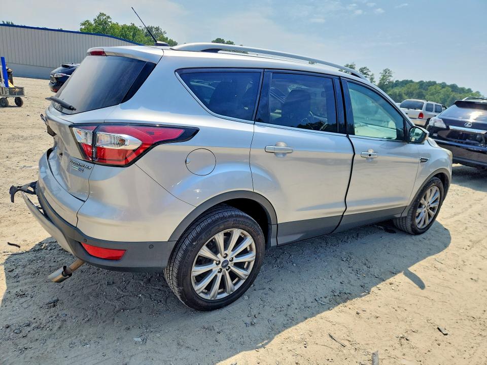 62853066 :رقم المزاد ، 1FMCU9J9XHUD60640 vin ، 2017 Ford Escape مزاد بيع