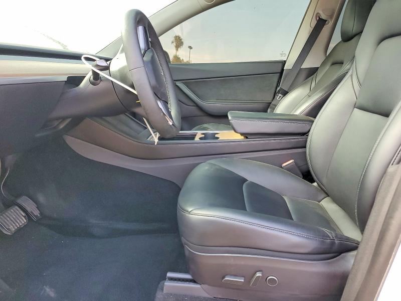57495156 :رقم المزاد ، 7SAYGDEE9NF354346 vin ، 2022 Tesla Model Y مزاد بيع