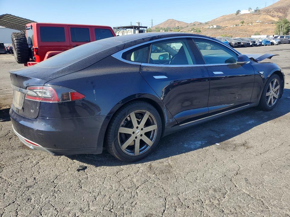 60838156 :رقم المزاد ، 5YJSA1S17EFP32698 vin ، 2014 Tesla Model S مزاد بيع