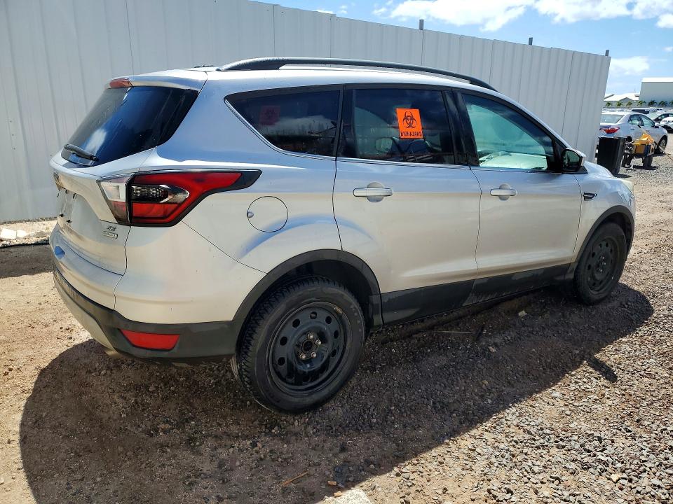 62165526 :رقم المزاد ، 1FMCU0GD4HUA32671 vin ، 2017 Ford Escape مزاد بيع