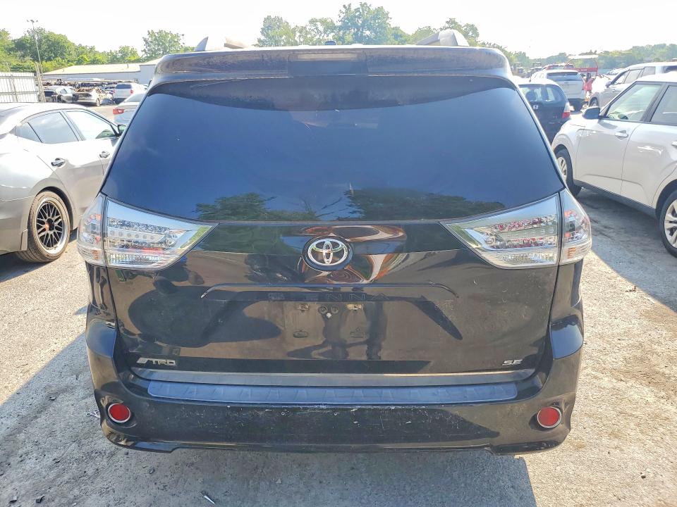 61028356 :رقم المزاد ، 5TDXK3DC8ES458999 vin ، 2014 Toyota Sienna مزاد بيع