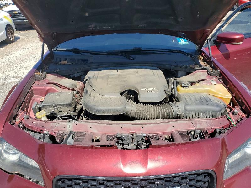 61482016 :رقم المزاد ، 2C3CCABG7JH296091 vin ، 2018 Chrysler 300 مزاد بيع