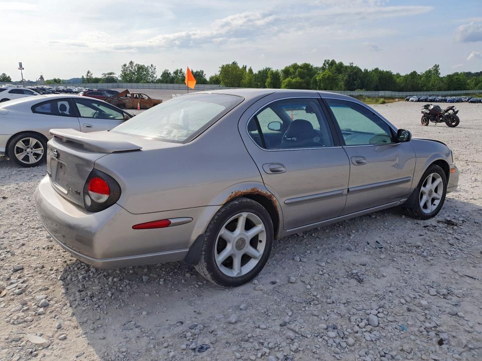 60366306 :رقم المزاد ، JN1CA31A2YT030875 vin ، 2000 Nissan Maxima مزاد بيع