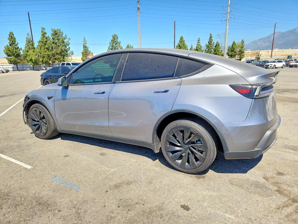 60014786 :رقم المزاد ، 7SAYGDEE5TF329439 vin ، 2026 Tesla Model Y مزاد بيع