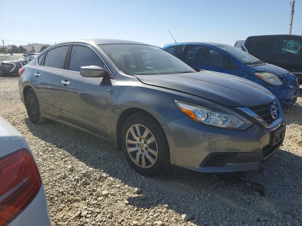 Продажа на аукционе авто 2017 Nissan Altima, vin: 1N4AL3AP4HN305854, номер лота: 61917596