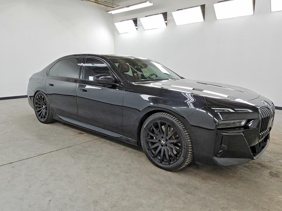 Продаж на аукціоні авто 2023 Bmw 760, vin: WBA33EJ01PCN17880, номер лоту: 61731086