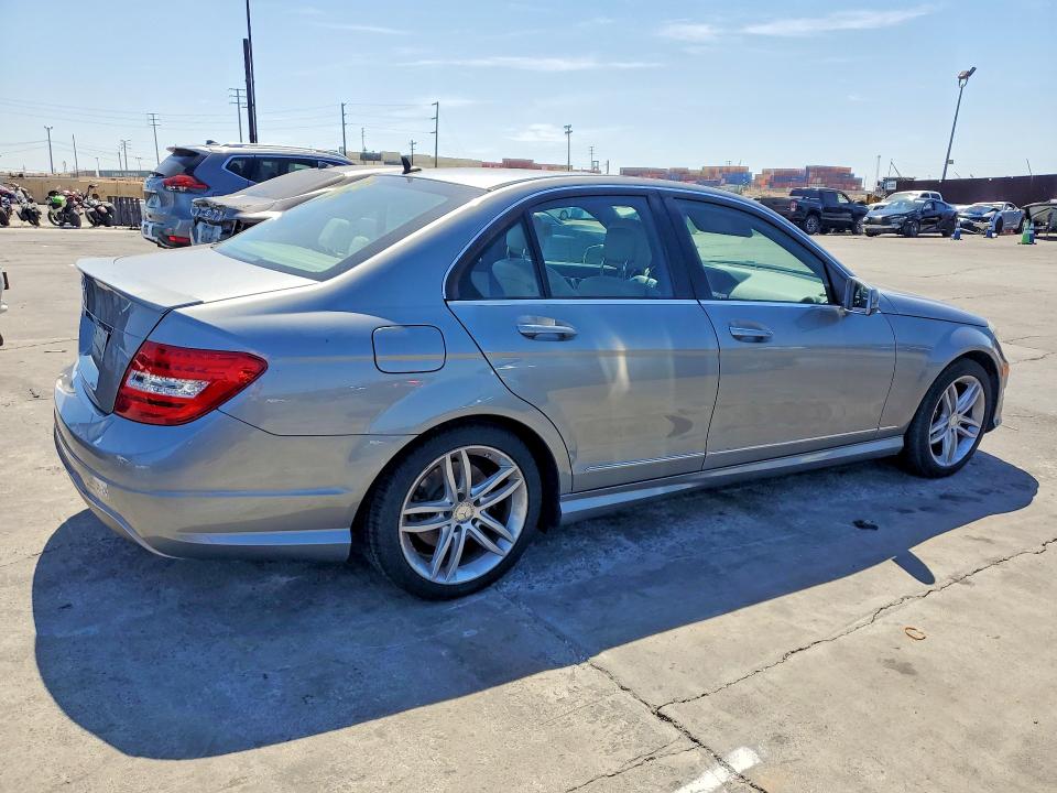 2014 Mercedes-benz C მანქანა იყიდება აუქციონზე, vin: WDDGF4HB0EA965961, აუქციონის ნომერი: 62762506