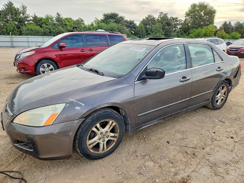 63250906 :رقم المزاد ، 1HGCM56877A112957 vin ، 2007 Honda Accord مزاد بيع