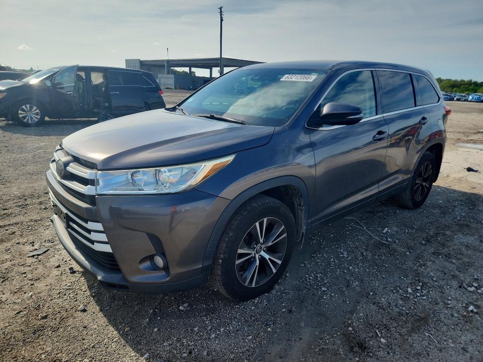 2017 Toyota Highlander მანქანა იყიდება აუქციონზე, vin: 5TDBZRFH0HS414372, აუქციონის ნომერი: 63212066