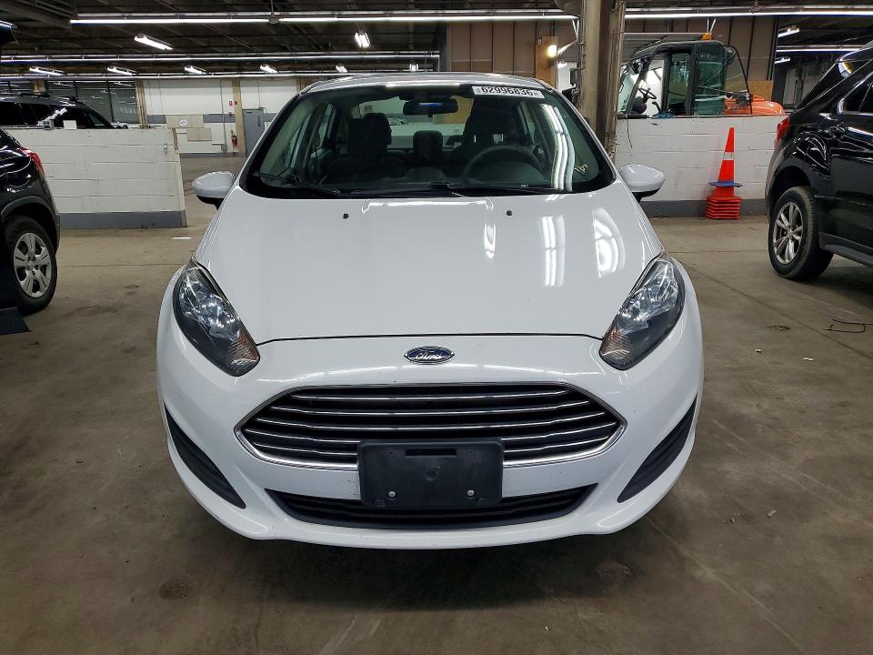 62996836 :رقم المزاد ، 3FADP4AJ8FM202995 vin ، 2015 Ford Fiesta مزاد بيع