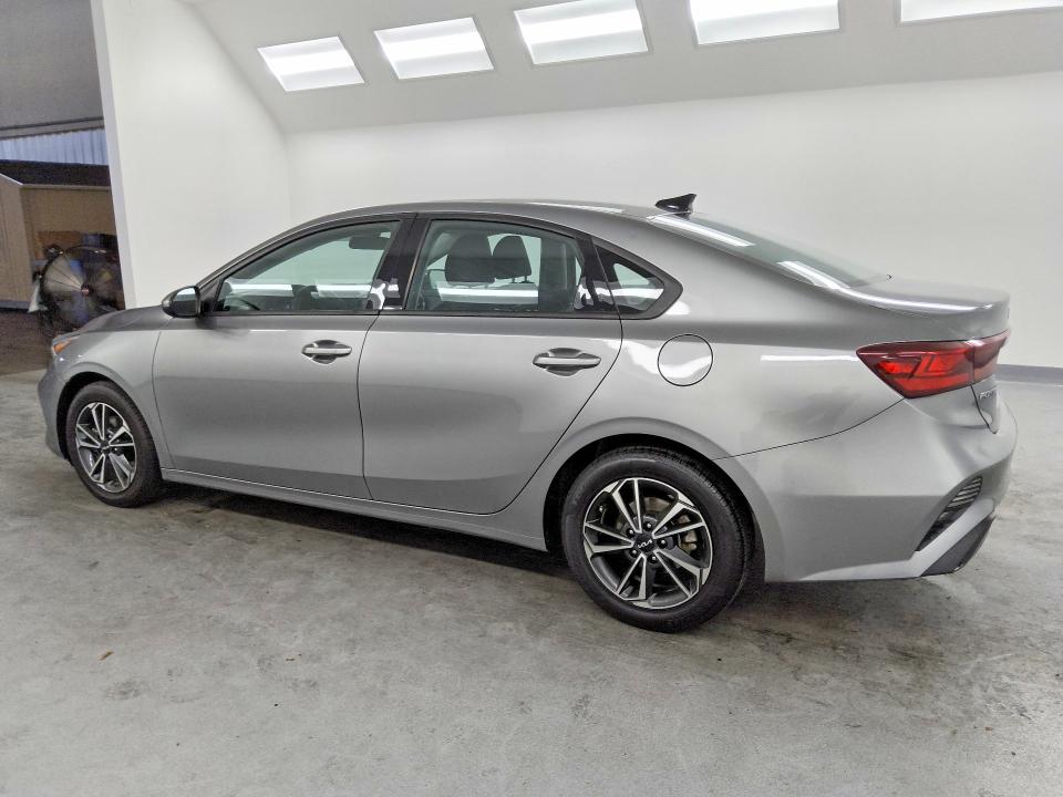 61125146 :رقم المزاد ، 3KPF24AD7NE501513 vin ، 2022 Kia Forte مزاد بيع
