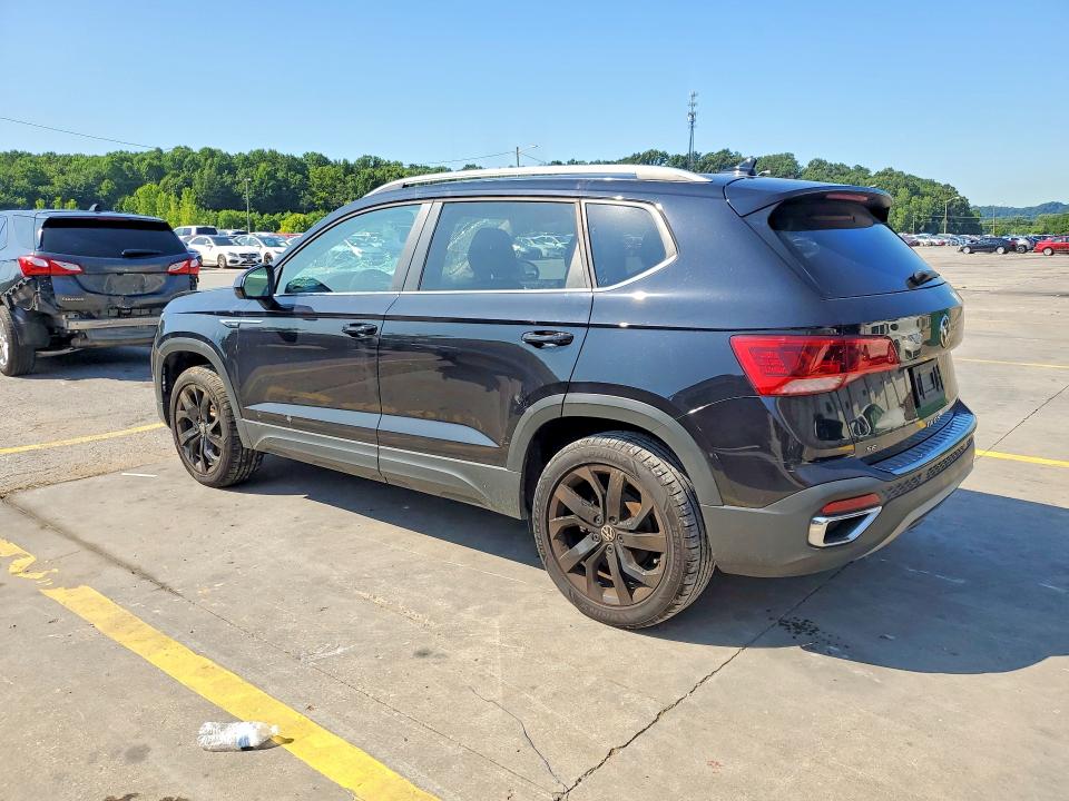61054686 :رقم المزاد ، 3VVLX7B26NM048849 vin ، 2022 Volkswagen Taos مزاد بيع