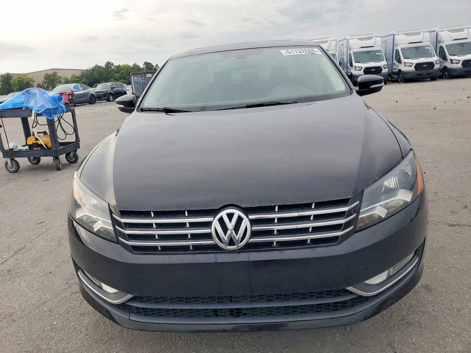 61722686 :رقم المزاد ، 1VWCH7A37DC023803 vin ، 2013 Volkswagen Passat مزاد بيع