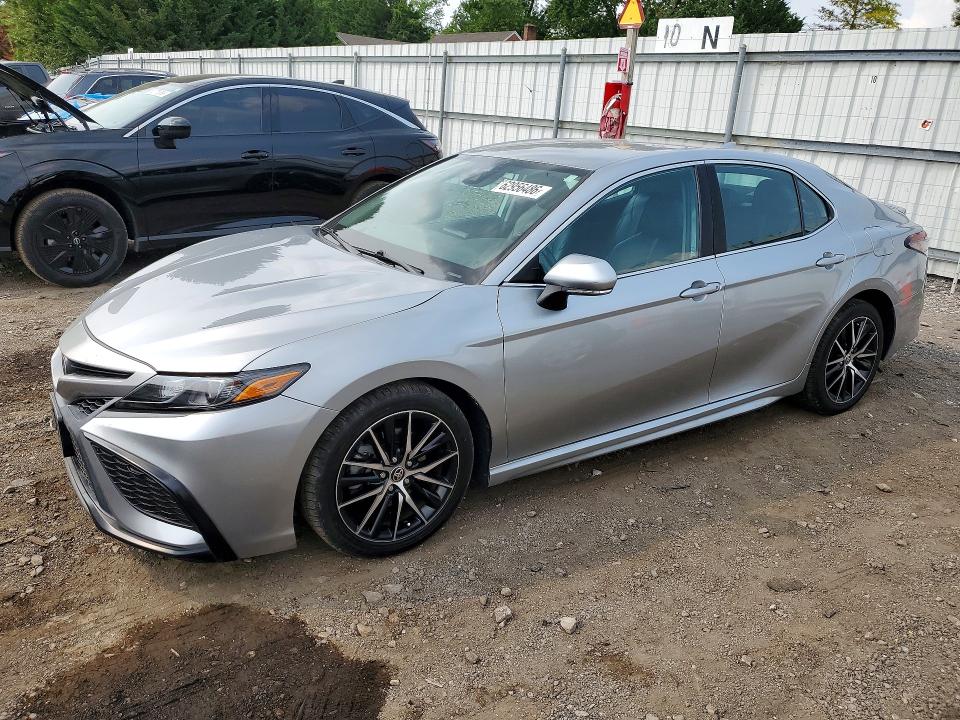 62956486 :رقم المزاد ، 4T1G11AKXNU627723 vin ، 2022 Toyota Camry مزاد بيع