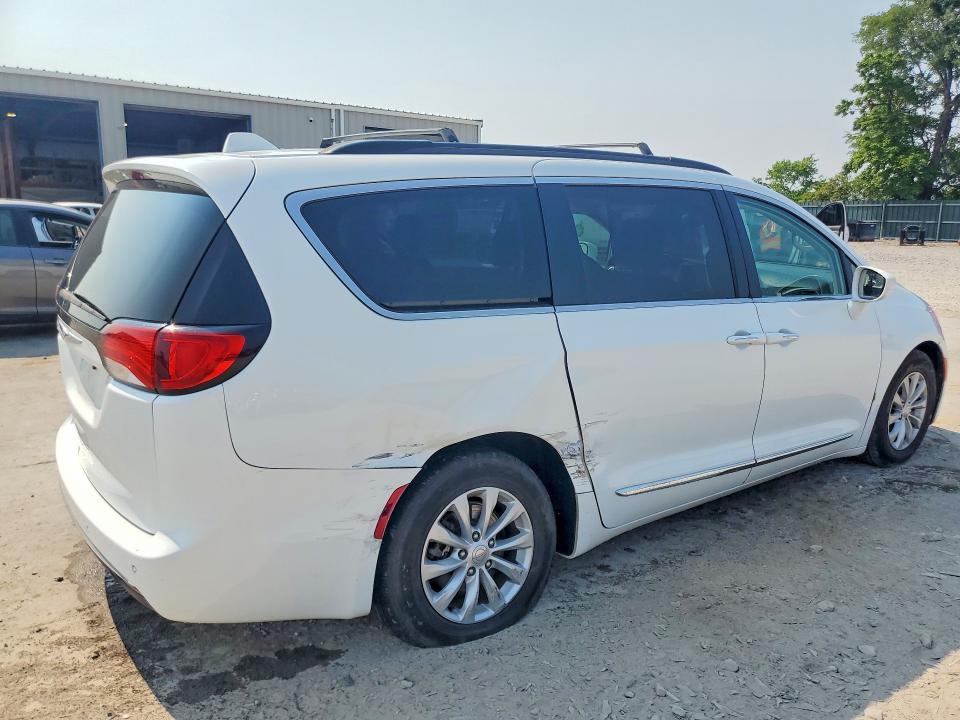 62591346 :رقم المزاد ، 2C4RC1BG0HR683169 vin ، 2017 Chrysler Pacifica مزاد بيع