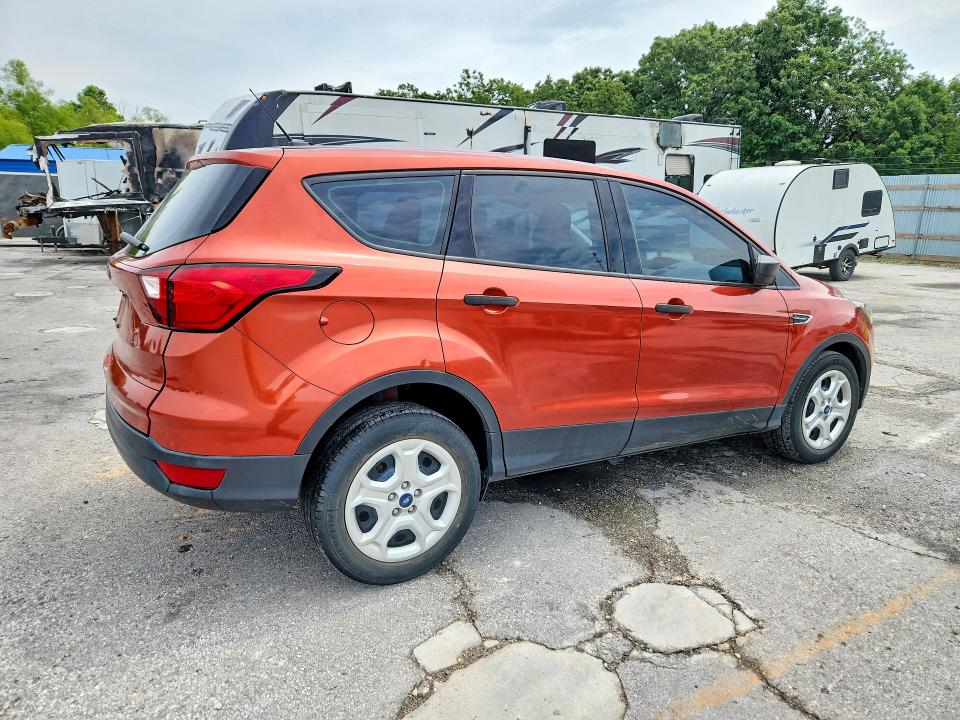 Продаж на аукціоні авто 2019 Ford Escape, vin: 1FMCU0F79KUB60097, номер лоту: 62070046