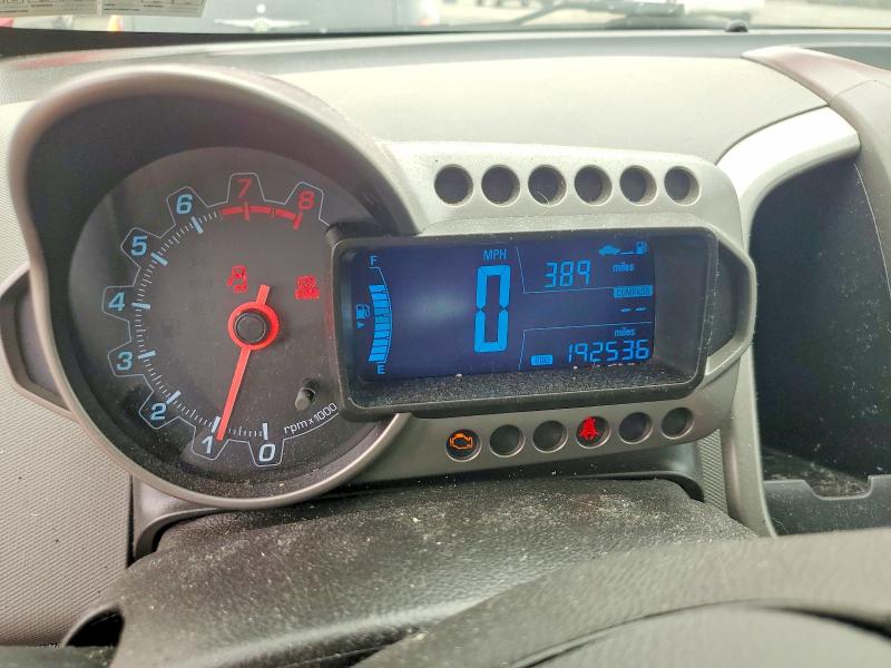 61122526 :رقم المزاد ، 1G1JD5SB5F4216103 vin ، 2015 Chevrolet Sonic مزاد بيع