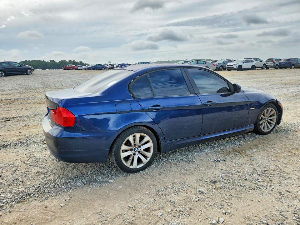 61908726 :رقم المزاد ، WBAPH7C52BE681188 vin ، 2011 Bmw 328 مزاد بيع