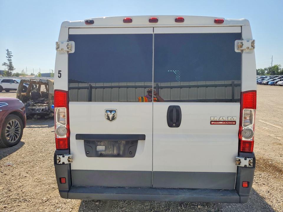 61033636 :رقم المزاد ، 3C6TRVAG0HE521872 vin ، 2017 Ram Promaster 1500 مزاد بيع
