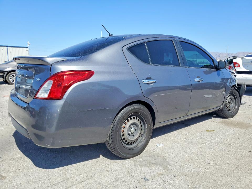 63387036 :رقم المزاد ، 3N1CN7AP1JL851606 vin ، 2018 Nissan Versa مزاد بيع