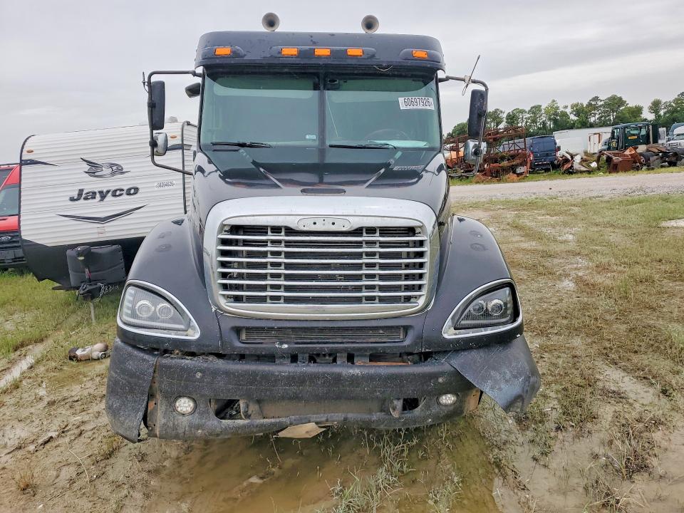 60697926 :رقم المزاد ، 1FUJA6CK27LW13398 vin ، 2007 Freightliner Columbia 1 مزاد بيع