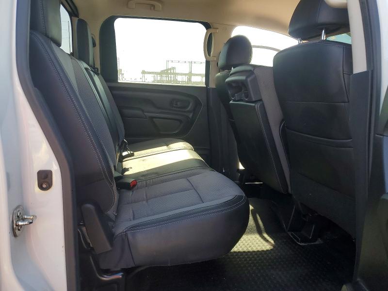 60994486 :رقم المزاد ، 1N6AA1EJXHN549256 vin ، 2017 Nissan Titan مزاد بيع