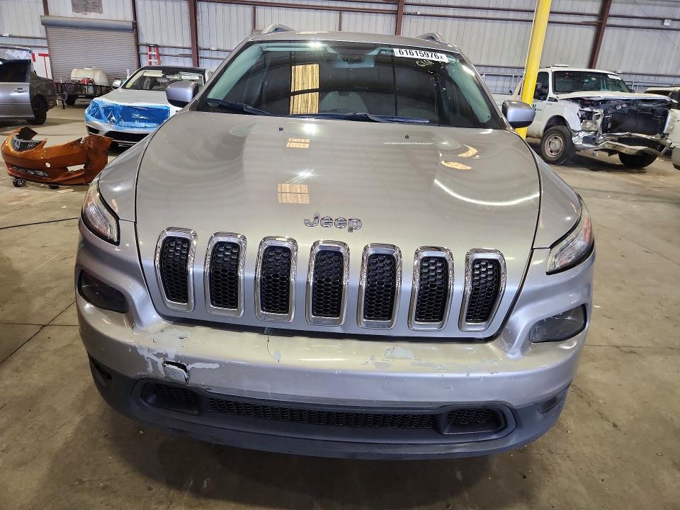 61615976 :رقم المزاد ، 1C4PJLCB2HW526746 vin ، 2017 Jeep Cherokee مزاد بيع